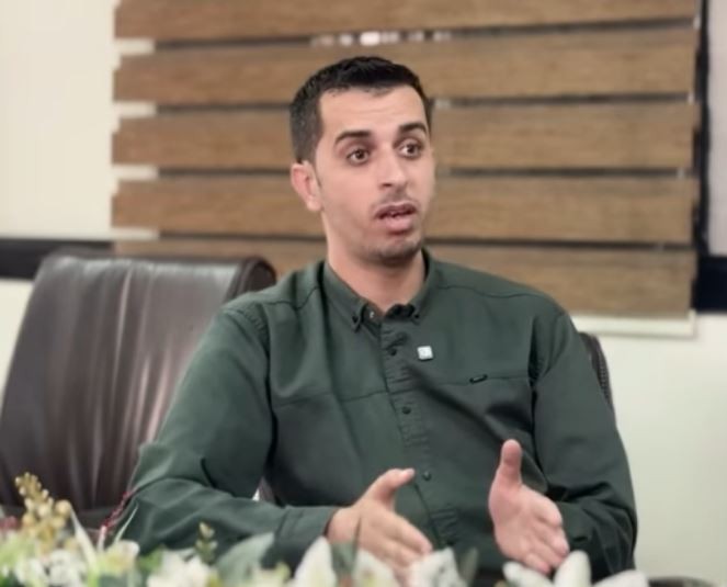 أحمد أبو قمر