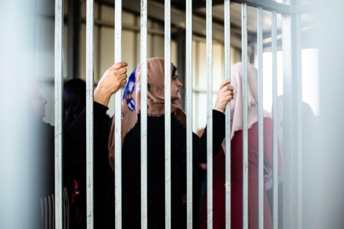 أسيرات الدامون يواجهن الجوع والإهانة والعقوبات الجماعية